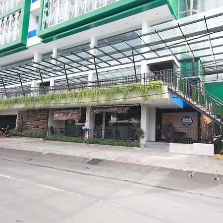 Harvia Suites Kebon Jeruk Yakarta Exterior foto