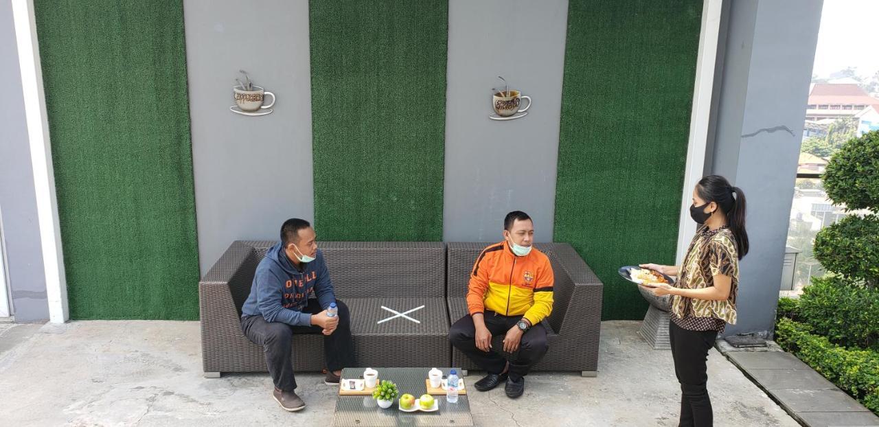 Harvia Suites Kebon Jeruk Yakarta Exterior foto